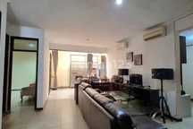 Rumah Kokoh 1,5 Lantai Terawat Bona Indah Lebak Bulus