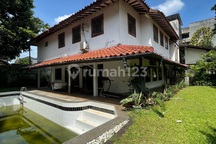 Rumah Tua Hitung Tanah Dalam Komplek Cilandak