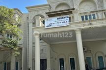 Disewakan Rumah Dengan Fasilitas Kolam Renang Di Pekanbaru