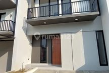 Rumah Best City View Depan Taman di Siranda Terrace Tembalang Semarang