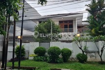 Rumah Klasik Desain Kayu Jati, Cocok untuk Usaha Tomang, Jakarta Barat