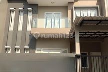 Rumah Sektor 1. Gading Serpong, Bangunan Mandiri 2Lantai. Bagus.