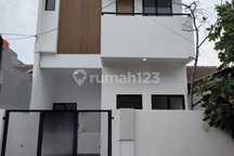 Jual Cepat!! Rumah 2 Lantai Fresh 5 Menitan Dari Summarecon Bekasi