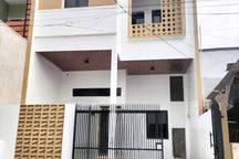 Dijual Cepat!! Rumah Tingkat Luas Hampir 200m2 Di Harapan Indah 