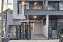 Dijual Cepat!! Rumah di Bulevard Hijau