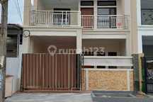 DIJUAL B.U!! Rumah Mewah 2 Lantai Luas 4 Kamar Tidur di Taman Harapan Baru