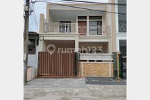 Jual Cepat Harga Miring!! Rumah 2 Lantai Luas 125M2 4 Kamar Tidur di Sekitaran Hi Dekat Jakarta