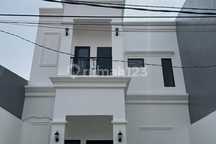 New!!! Rumah 2 Lantai di Cluster Bulevard Kota Harapan Indah