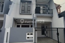 Harga Miring!!! Rumah 2 Lantai Full Bangunan Dekat Selangkah ke Summarecon Bekasi, Stasiun KRL, Halte Busway dan Akses Tol