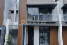 Dijual Cepat Rumah 2 Lantai Ready Huni di Cluster Vanica Summarecon Siap Huni (Rcd 215)