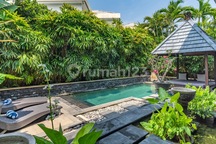 Villa Hanya 200 Meter Dari Pantai. Lingkungan Sekitar Banyak Cafe Dan Restaurants 