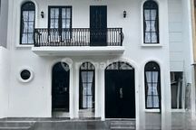 Rumah Mewah Siap Huni Depan Taman di Delatinos Bsd