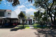 Bandung Kota Baru Parahyangan Dijual Rumah Hoek Asri Luas di Jalan Utama Banyak Cipta Kota Baru Parahyangan Bandung