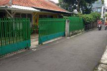 DI JUAL RUMAH TUA HITUNGAN TANAH LUAS TANAH 500 METER² SIAP PAKAI BEBAS BANJIR KEAMANAN AMAN 24 JAM.