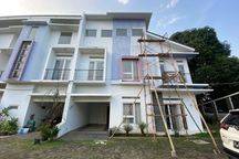 Rumah Modern Minimalis Posisi Hook Dengan Akses Mudah di Cinere