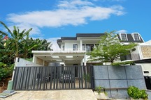 Rumah cantik siap huni di Puri Cinere