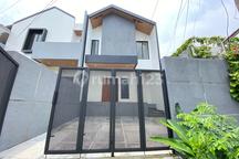 Brand New Rumah 2 Lantai Ada Taman di Dalam Rumah di Cinere
