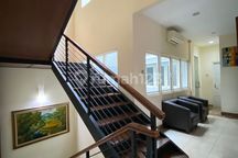 Mini Building Siap Usaha/Kantor di Cinere - 14 Ruangan, Lokasi Strategis