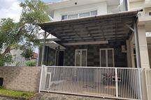 Rumah 2 lt siap huni, semi furnished bagus