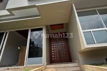 5 Bedroom Modern House In Pondok Indah, Quiet Area