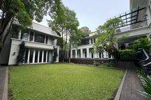 5 Bedroom Modern Luxury House In Spacious Area In Menteng