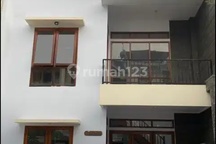 Rumah Siap Huni Lokasi Strategis di Setraduta Bandung Menarik