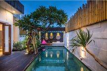 Villa 2 Unit Di Sentral Seminyak Dekat Ke Spot Wisata Seminyak