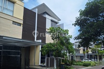 Disewakan Rumah 3 Lantai di Golf Island Pik