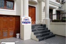 Rumah 2 Lantai Bagus Siap Huni di Raffles Hills LT 300 Nego Tipis