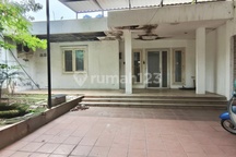 Rumah Lama Hitung Tanah di Lebak Bulus