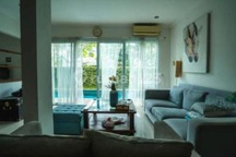 Rumah Minimalis Dilengkapi Kolam Renang Dalam Komplek Perumahan