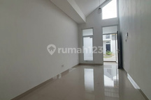 Rumah Baru 2 Kt di Tengah Kota Dalam Cluster