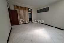 Hunian Siap Huni dengan 4+1 Kamar Tidur dan Garasi Luas di Nusa Sari, Cimahi