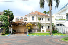 Rumah Mewah 2 Lantai Daerah Araya, Row Jalan Lebar Dekat Plaza Araya