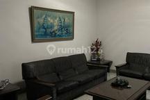 Rumah 2 Lantai di Area Taman Suropati, Menteng