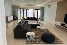 Rumah 2 Lantai di Menteng Central