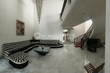 Rumah di Area Taman Suropati Menteng