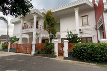 Rumah Mewah 2 Lantai Furnished  Murah Diskon Besar