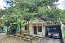 Rumah dekat UGM di Monjali Lempongsari dekat Ringroad utara pogung