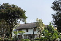 Rumah Mewah Asri Bagus Dpt Fasum Taman Luas BSD