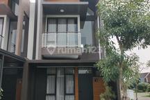 Rumah Dua Lantai Ready Stock Strategis ke BSD & Stasiun Kereta