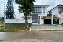 Disewakan Rumah Mewah Posisi di Hook Kolam Renang Harga Nepis Lokasi Sentul City