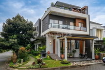 Rumah Hoek Baru Greenwich BSD Hadap Selatan