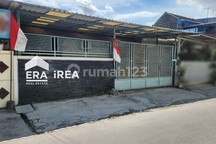 Rumah berada dekat pusat bisnis Solobaru, investasi yg bagus