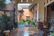 Rumah Cantik yg Nyaman dg 7 KT & Gazebo di Colomadu, Dekat ATMI