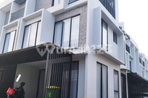Jual Anwa Puri Meruya Kembangan Rumah Bagus 3Lt3 M Nego Jakarta