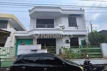 Rumah 2 Lantai Taman Seroja Timur, Lokasi Strategis dekat dengan mall dan rumah sakit besar