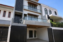 Dijual Rumah Baru 3 Lantai + Rooftop di Cilandak Design Modern Siap Huni Harga Menarik Jakarta Selatan