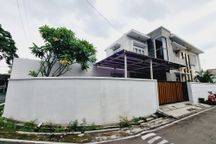 Rumah Mewah 2 Lt Full Furnish Private Pool Colomadu