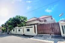 Rumah Mewah Luas 2lt Lingkungan Premium Furnish Solo Kota